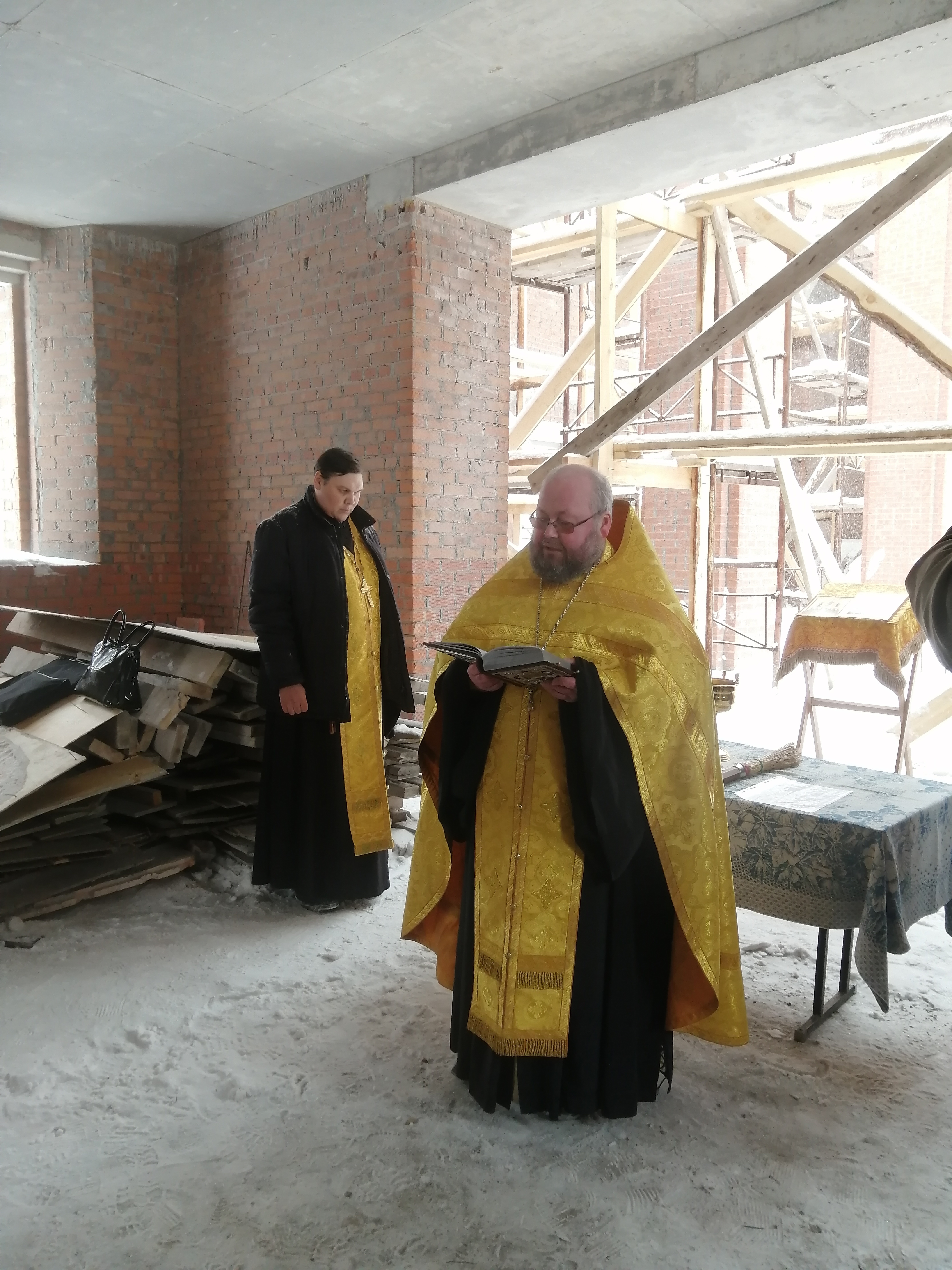 1 марта, в день памяти святителя Макария (Невского), митрополита Московского в стенах строящейся церкви состоялся праздничный молебен